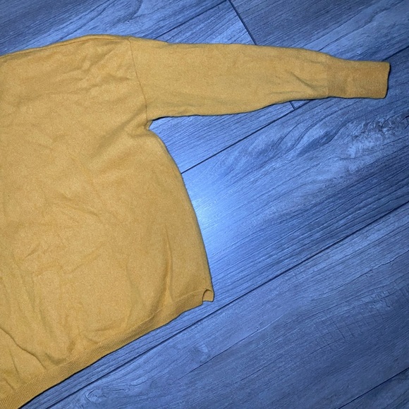 EUC Poles Madison Montagut Soft Mustard V Neck Long Sleeve Sweater - Picture 7 of 10